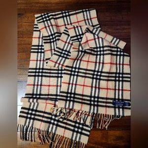100 percent Vintage Cashmire Burberry Scarf 63" long - Excellent Condition💙